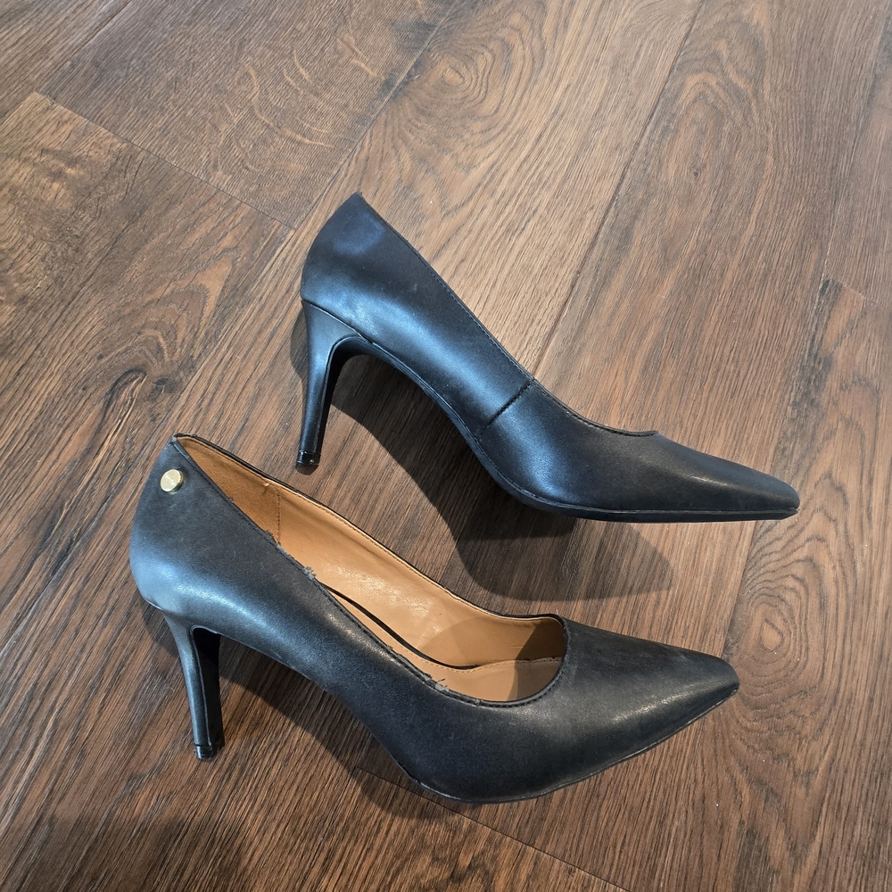 Calvin Klein Women's Black Pointed-Toe Pumps - Picture 2 of 4